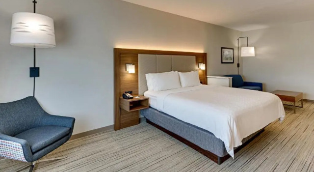 Люкс Holiday Inn Express Hotel and Suites Weatherford by IHG
