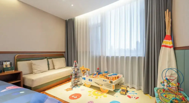 Четырёхместный семейный номер Standard Nostalgia S Hotel(Tianjin Jinwan Plaza）
