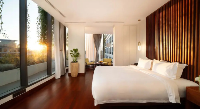 Семейный люкс с 2 комнатами с балконом Koulen Central Hotel