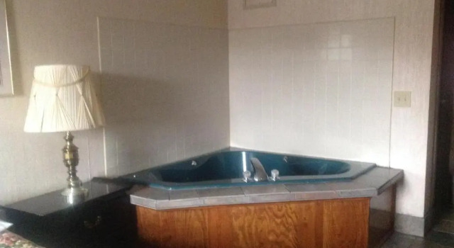 Номер Luxury HighWay Inn