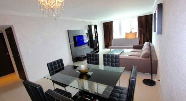 Collins Condo #211336 1 Bedroom 1 Bathroom Condo, Varaa Hotelli Hotellit Miami Beach uima-altaalla, Uima-allas