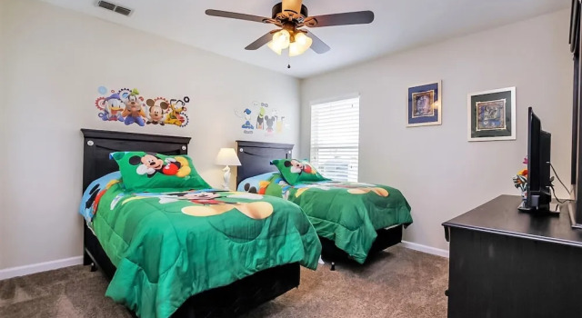 Fantastically Decorated 4 bed 3 Bath, Buchen Sie Ferienhaus Hotels in Four Corners mit Pool, Schwimmbad