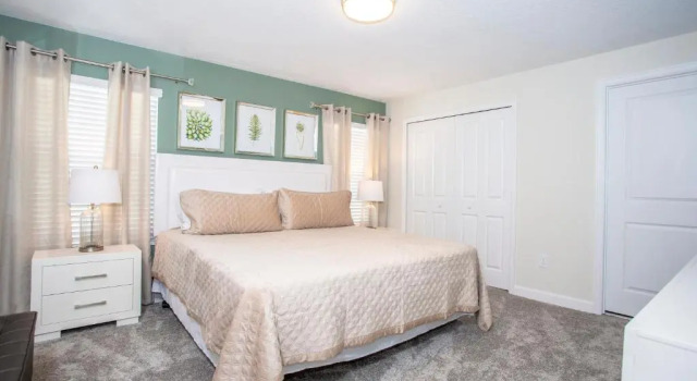 Marvelous 4 Bedroom w/ Screened Pool Close to Disney 4977, Rezerwuj Hotel Kissimmee Kissimmee