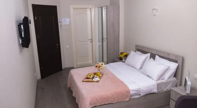 Art-Hotel Батуми, Забронировать Отель Отели Батуми с парковкой, рядом с Собор Рождества Пресвятой Богородицы, Парковка