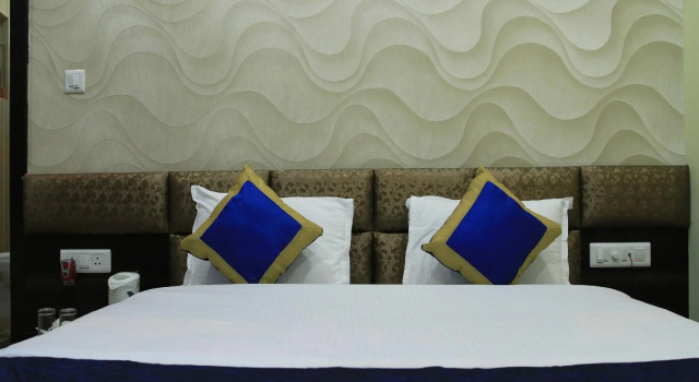 OYO 7790 Hotel Royal Height