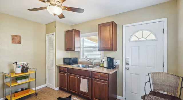 Коттедж с 2 комнатами Quaint Midland Home ~ 1 Mi to Downtown!