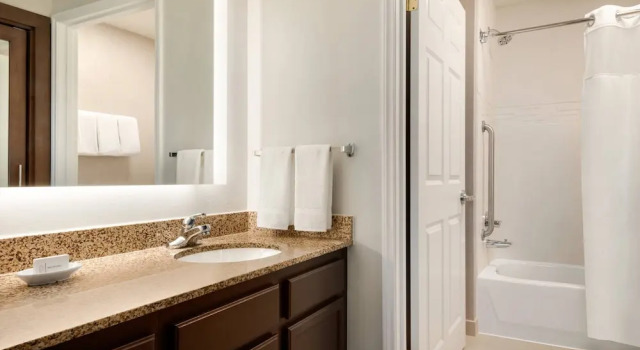 Люкс Residence Inn by Marriott West Springfield