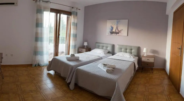 Nikoli country House, Забронировать Дом для отпуска Отели Колимпиа с парковкой, Парковка