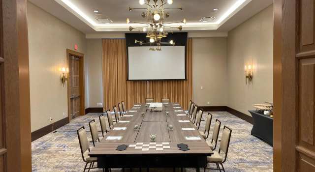 Кровать в общем номере Holiday Inn & Suites Nashville Downtown - Broadway by IHG