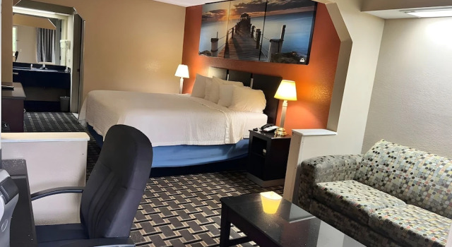Двухместный Studio Suite Upgraded Days Inn & Suites by Wyndham Pine Bluff