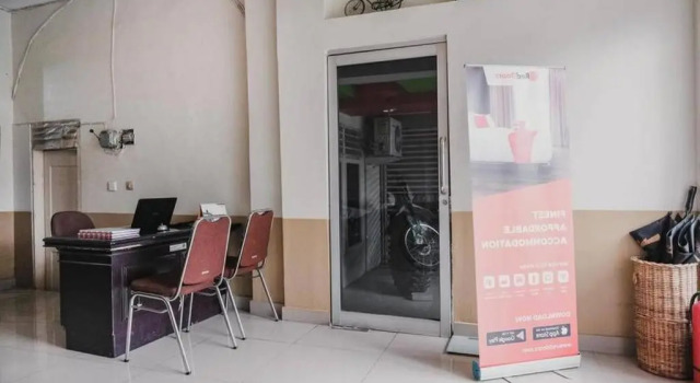 RedDoorz @ Jalan STM Medan, Rezervovat Hotel Hotely v Medan s parkováním, Parkování