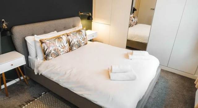 Modern & Stylish 1 bed Flat in Bristol, Забронировать Отель Отели Бристоля с парковкой, рядом с Gloucestershire County Cricket Club, Парковка