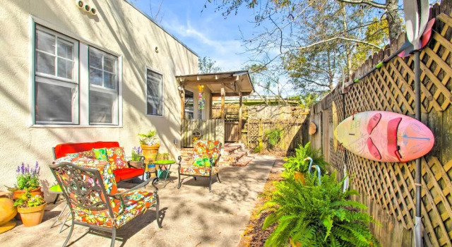 Коттедж Colorful Pensacola Oasis: 1 Block to Bayview Park!