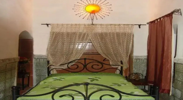Riad Hostel ADI, Забронировать Отель Отели Марракеш-Тенсифт-Эль-Хауз с парковкой, Парковка