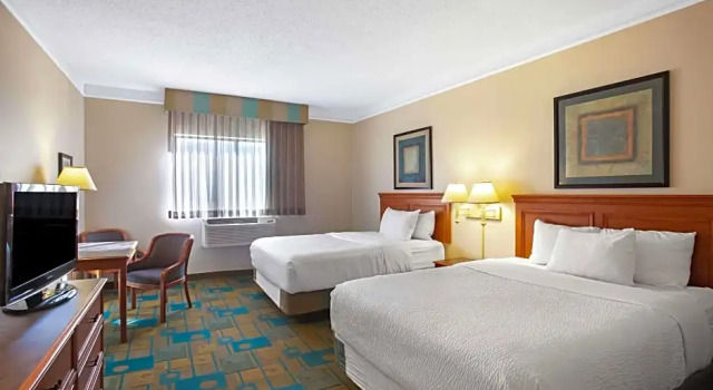 Четырёхместный номер Standard La Quinta by Wyndham Round Rock North