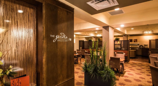 Четырёхместный номер Standard с видом на город Hilton Garden Inn Saskatoon Downtown