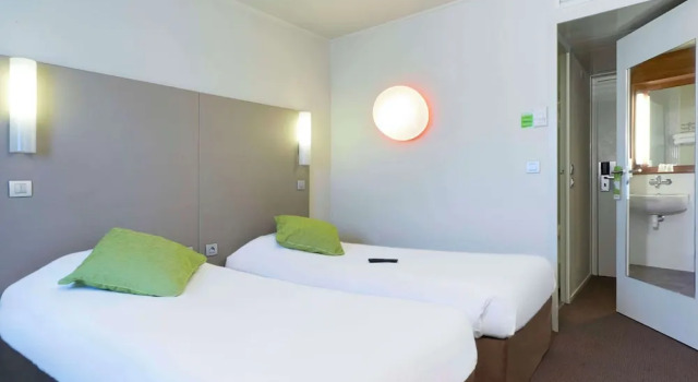 Трёхместный номер Standard Campanile PRIME - Paris Bobigny