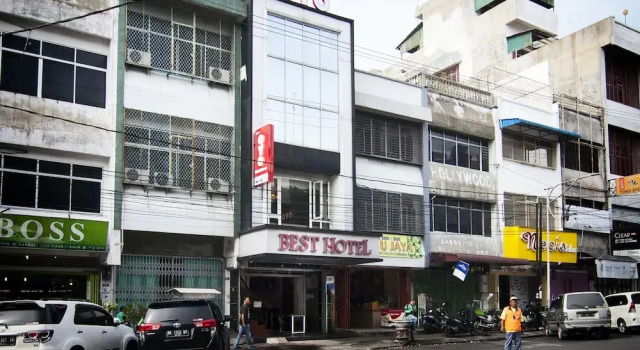 Oyo 526 Hotel Best, Rezerwuj Hotel Pematang Siantar Sumatra