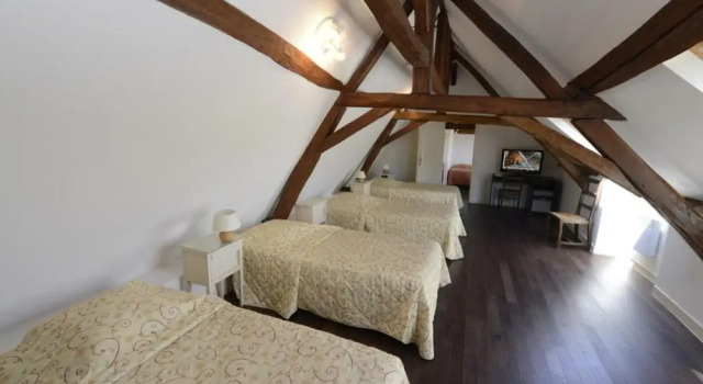 Трёхместный семейный номер Standard The Originals City, Hôtel Le Cheval Rouge, Tours Ouest