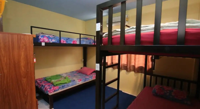 Кровать в общем номере OneIsra Hostel