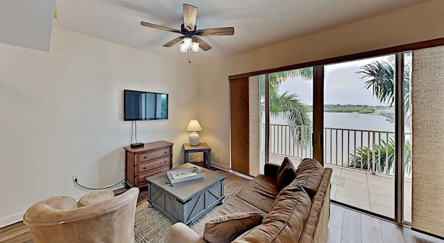 Updated Bayside Getaway: Pool, Hot Tub, Near Beach 1 Bedroom Condo