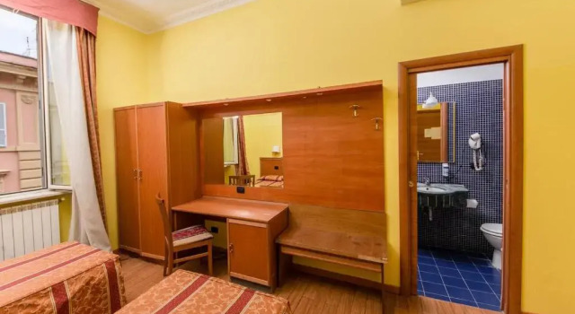 Трёхместный номер Standard Friendship Palace