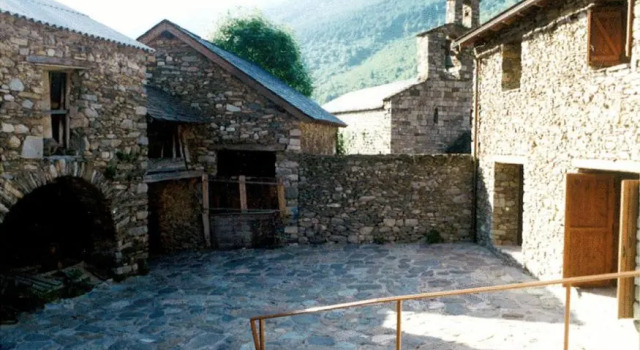 Casa Farré, Varaa Hotelli Cardet La Vall de Boi