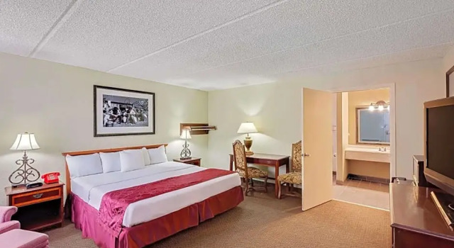 Люкс Days Inn by Wyndham Bay City