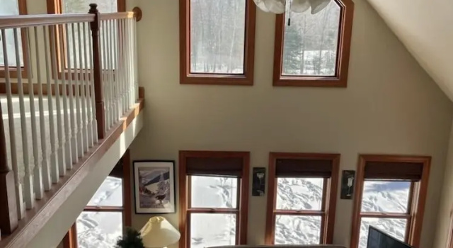 Коттедж Cortina Mountain Chalet - Outdoor Hot Tub - Close to Pico and Killington Mountains home