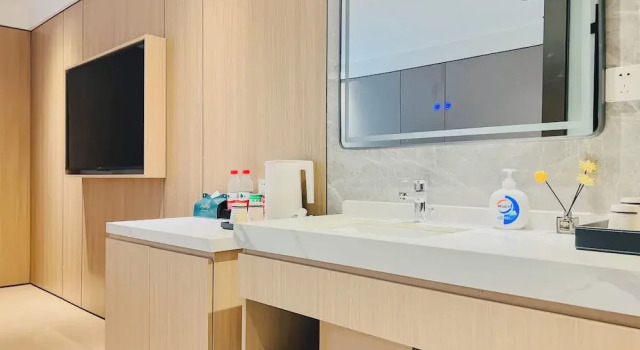 Четырёхместный номер Superior Dayin Serene Garden Hotel - Shanghai Jing'an Joy City Suzhou Creek