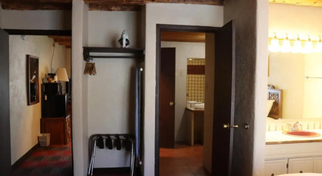 Полулюкс Sagebrush Inn & Suites