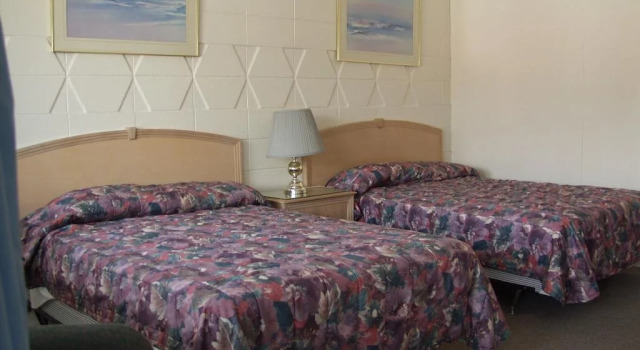 Space Motel, Buchen Sie Motel Hotels in New York State mit Pool, Schwimmbad