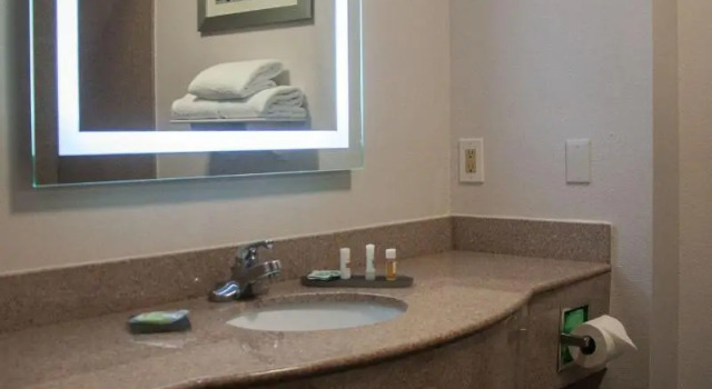 Четырёхместный номер Standard Kemah Edgewater Hotel, SureStay Collection by Best Western