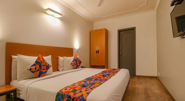 Номер Premium FabHotel Lord Inn