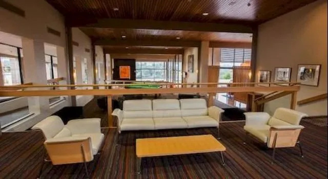 Deakin Management Centre, Rezervați Hotel Waurn Ponds Victoria