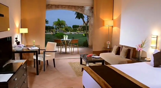 Люкс Deluxe рядом с пляжем Mövenpick Resort El Sokhna
