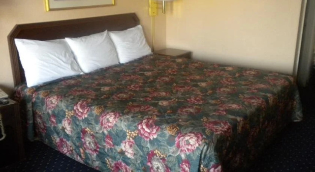 Days Inn-Charlotte Center City