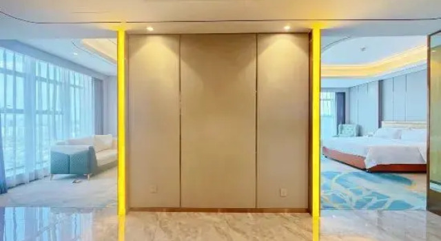 Люкс Business Venus Royal Hotel （Wuzhou Railway Station Meiguihu Park Branch）