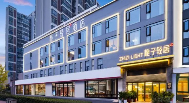 Yuzi Qingju Hotel, Rezerwuj Hotel Hotele w Jingmen z parkingiem, Parking