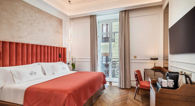Номер Deluxe с балконом Palacio Gran Vía, a Royal Hideaway Hotel