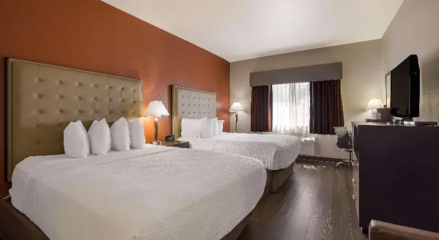 Четырёхместный номер Standard Best Western Northwest Lodge