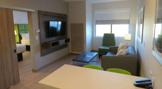 Четырёхместный люкс c 1 комнатой Wyndham Garden College Station