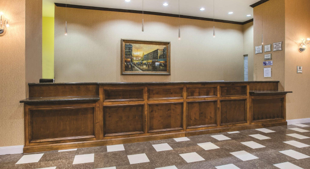La Quinta Inn & Suites by Wyndham Dallas South-DeSoto