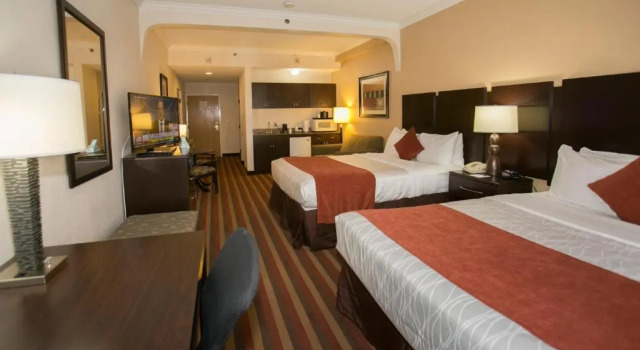 Четырёхместный люкс Deluxe Best Western Plus Ambassador Suites