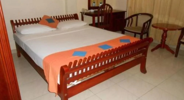 Monty Hotel, Prenota Hotel Ampara 
