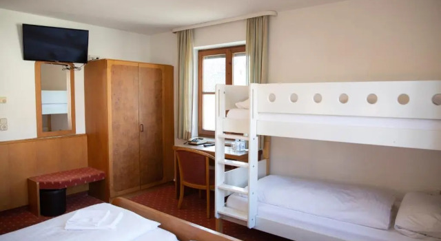 Четырёхместный номер Standard Hotel Falk