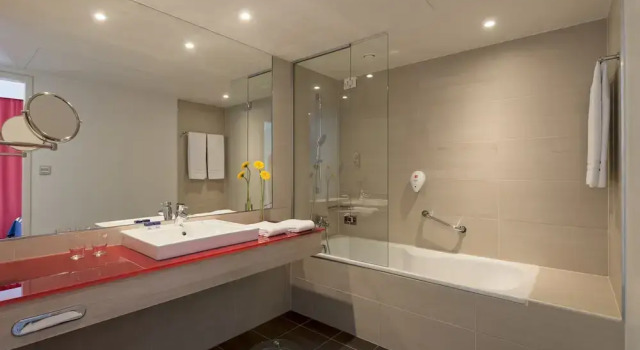 Полулюкс с балконом Park Inn by Radisson Linz