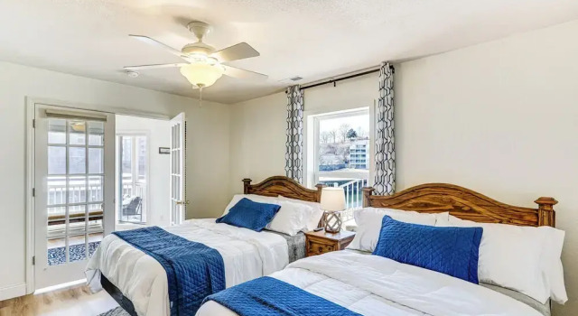 Regatta Bay Condo w/ Balcony + Water Views!, Prenota Appartamento Hotel a Missouri con parcheggio, Parcheggio