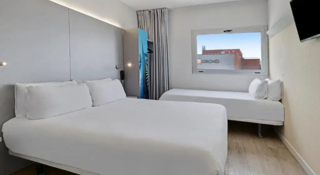 Семейный номер Standard B&B HOTEL Girona 2