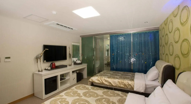 MJ Hotel